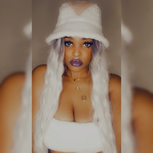 MsYhu's Kloset ☠💜❤💙☠ - Picture 3 of 12